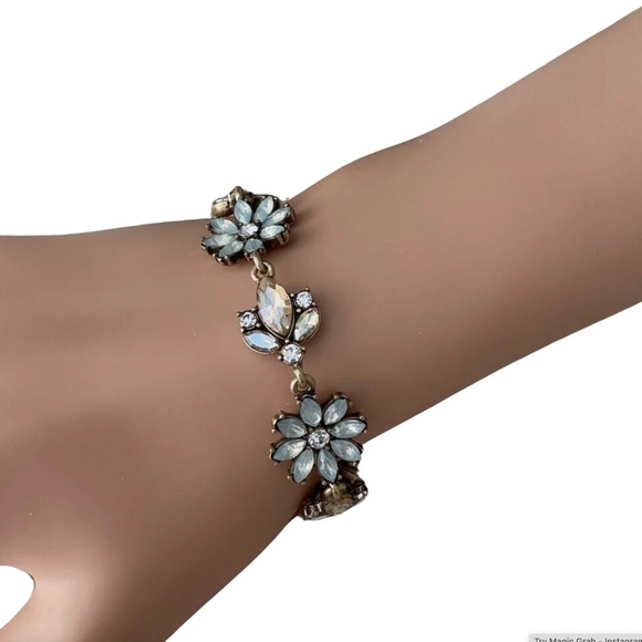 Goldtone Mint Green Floral Bracelet - Picture 2 of 2